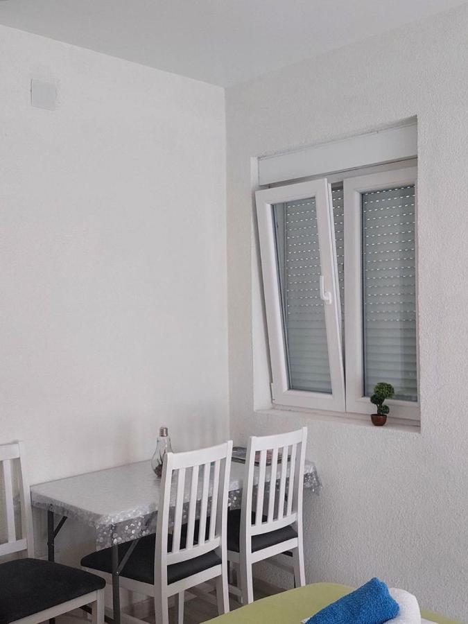 Apartment Iva Bijela Luaran gambar