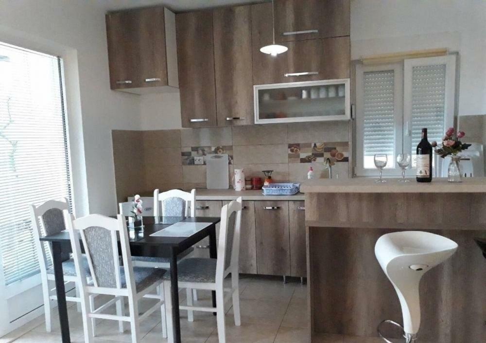 Apartment Iva Bijela Luaran gambar